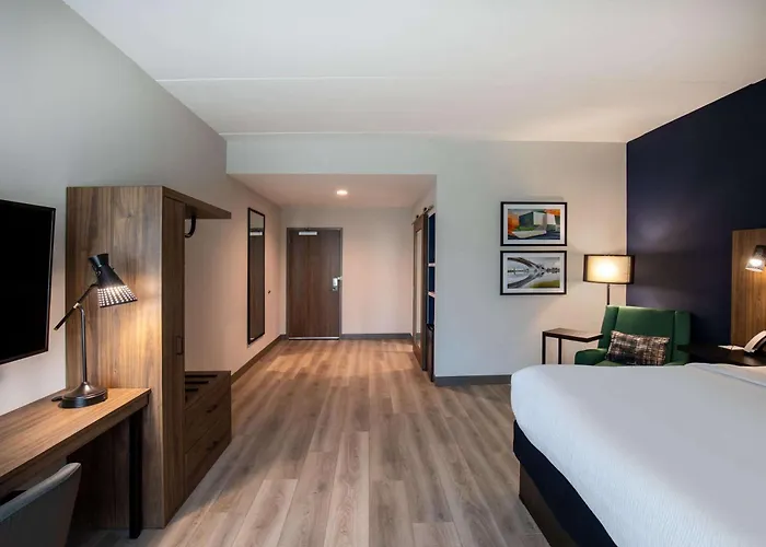 La Quinta Inn & Suites By Wyndham Chattanooga Downtown/South